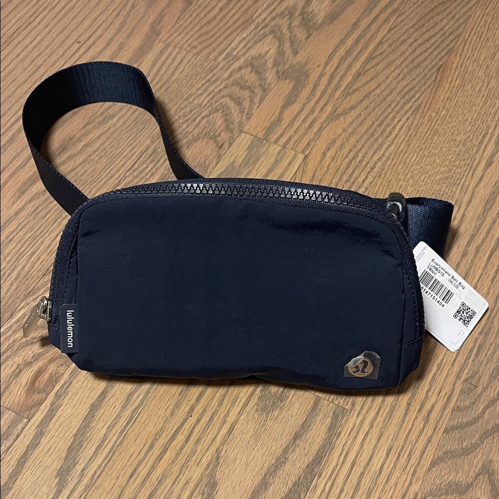 Lululemon Athletica True Navy 1L Belt Bag